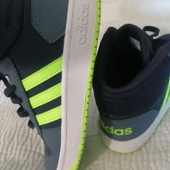 Adidas Shoes ❤️ - Picture 3 of 5